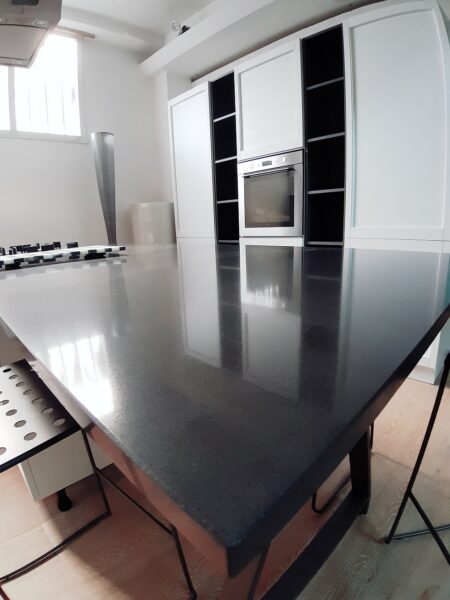 Technistone Crystal Anthracite Pure — kivitaso